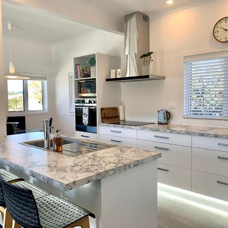 Coromandel Town Harbourside Cottage Luxury Accommodation المظهر الخارجي الصورة