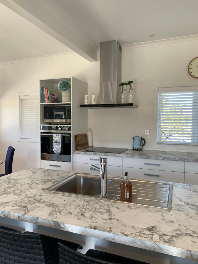 Coromandel Town Harbourside Cottage Luxury Accommodation المظهر الخارجي الصورة
